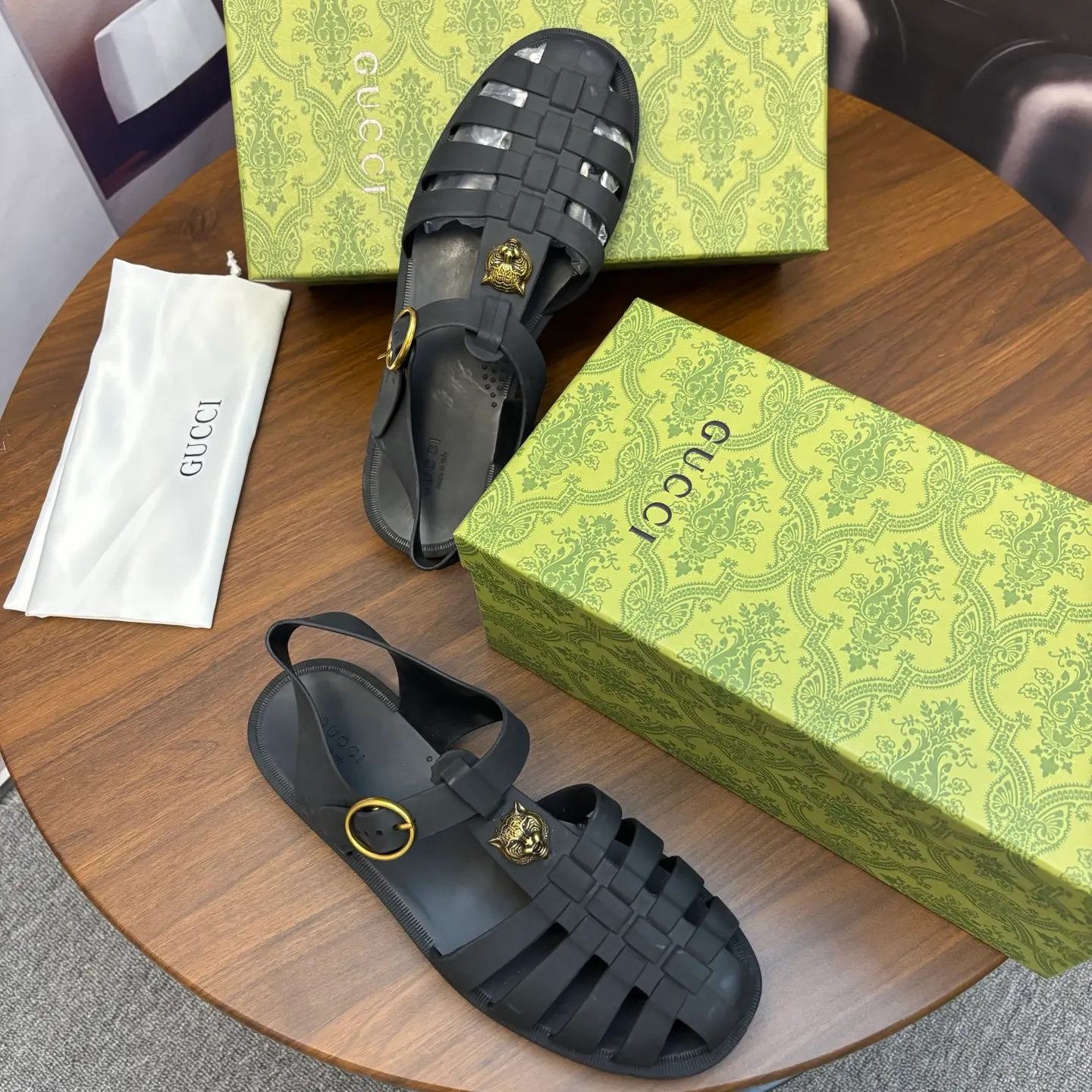 Men's shoes 260💰 [Gucci] Counter quality, top-quality original goods, real photos! Original TPU material, fine workmanship, comfortable; genuine 1:1 replica Size: 36 ~ 46